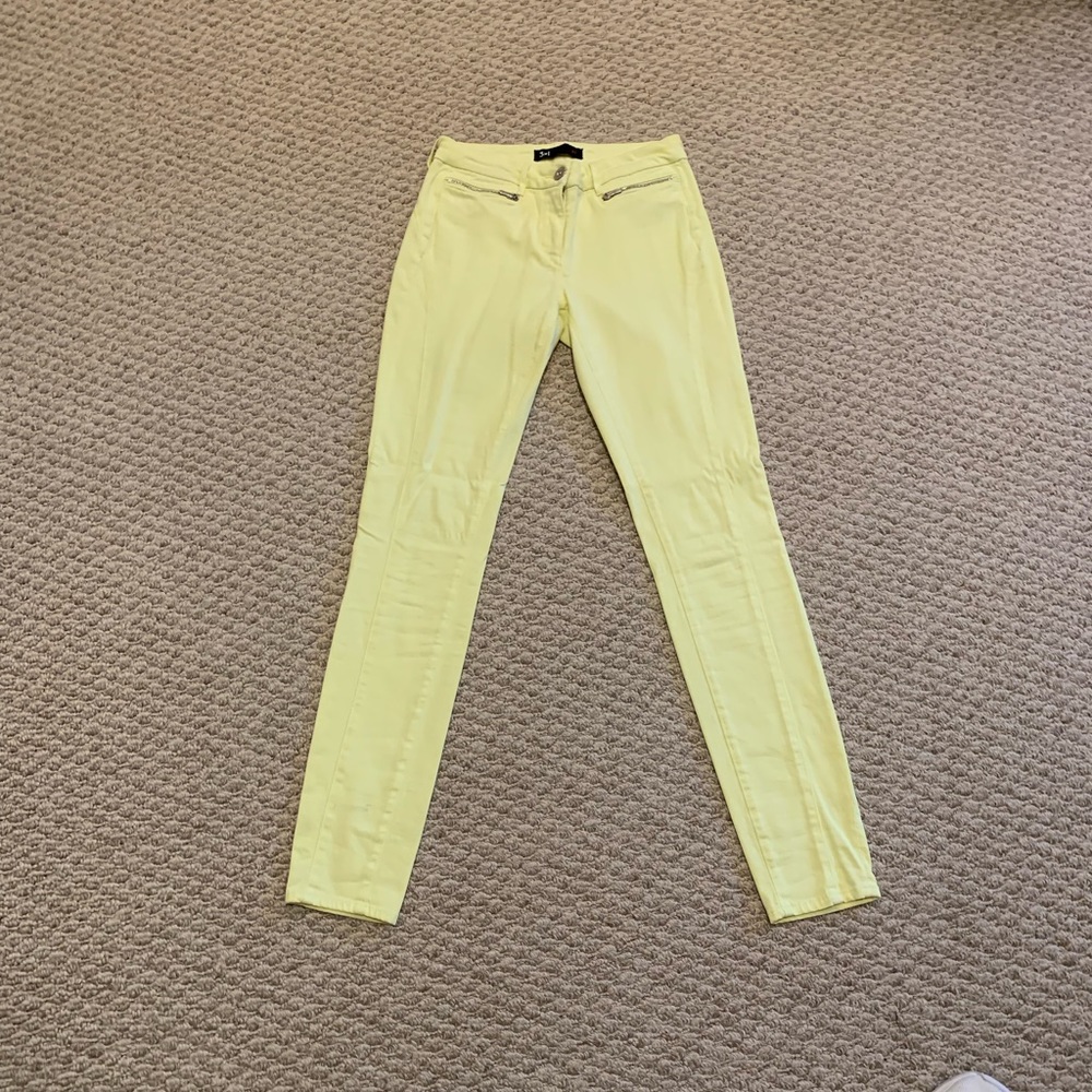 Yellow NYJD skinny pants/jegging - size 4